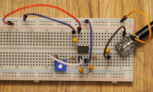 Aufbau auf einem Breadboard mit Bauteilen