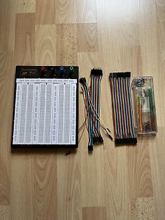 Breadboard mit Jumper-Kabeln