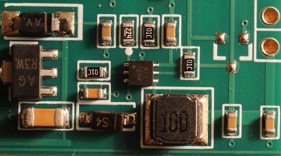 Nahaufnahme einer Leiterplatte mit SMD-Bauteilen