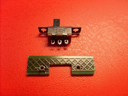 Elektronisches Bauteil und Leiterplatten-Ausschnitt