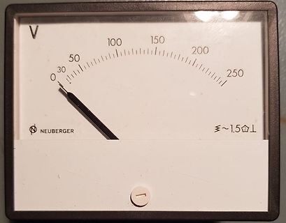 Analoges Voltmeter von Neuberger