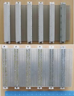 Mehrere Steckverbinder und Leiterplatten-Ausschnitte