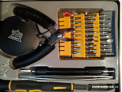 Werkzeugset mit Seitenschneider und Bits