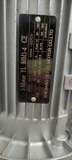 Typenschild eines Elektromotors