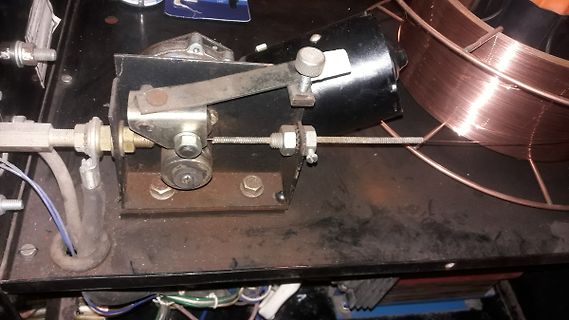 Mechanische Vorrichtung mit Kupferdrahtspule