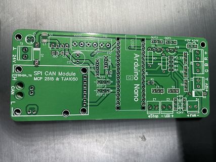 Grüne Leiterplatte mit Arduino Nano und SPI CAN Modul