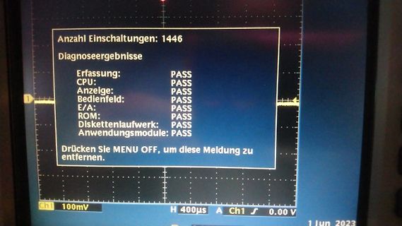 Abfotografierter Bildschirm eines Oszilloskops mit Diagnoseergebnissen