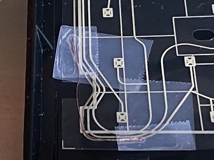 Freiluftverdrahtung auf Leiterplattenlayout mit Klebestreifen