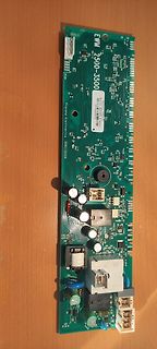 Elektronische Leiterplatte mit verschiedenen Bauteilen