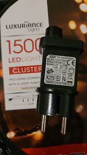 Netzteil und Verpackung von LED-Lichterkette