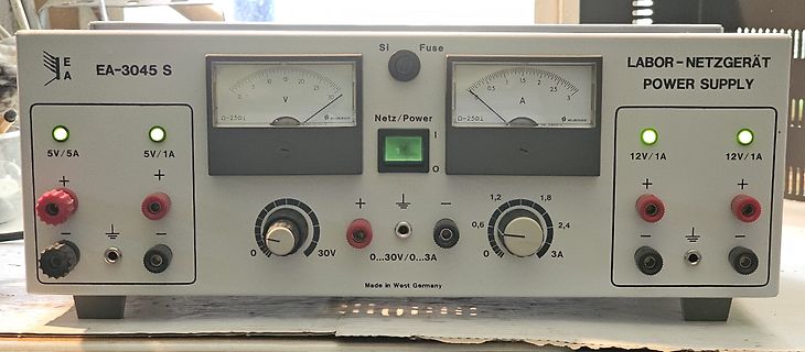 Labor-Netzgerät EA-3045 S