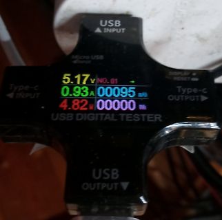 USB Digital Tester mit Messwerten