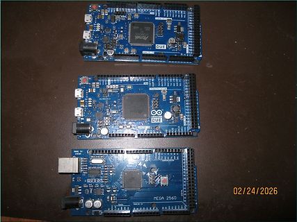 Drei Arduino Mikrocontroller Boards
