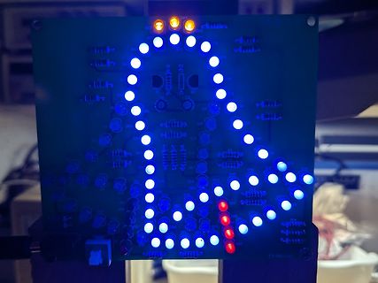 Leiterplatte mit leuchtenden LEDs in Glockenform