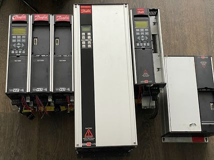Mehrere Danfoss VLT 5000 Frequenzumrichter