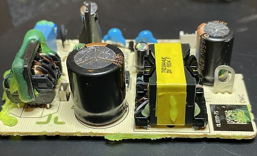 Bestückte Leiterplatte eines Netzteils