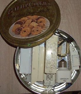 Elektronikbauteile in einer Keksdose