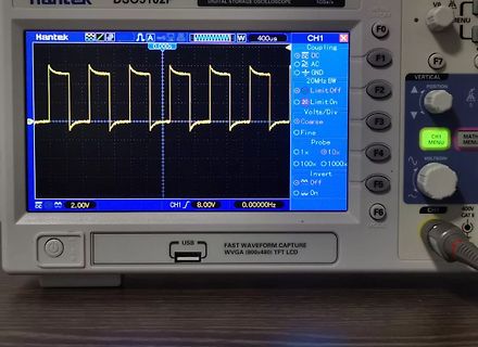 Hantek Digital Storage Oszilloskop mit Rechtecksignal