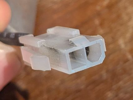 Elektrischer Steckverbinder mit Kabel