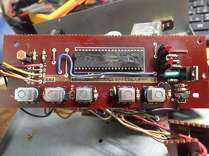 Leiterplatte mit Toshiba TM4801AP Mikrocontroller und Tasten