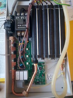 Aufbau einer Leistungselektronik mit Kühlkörper und Leiterplatte