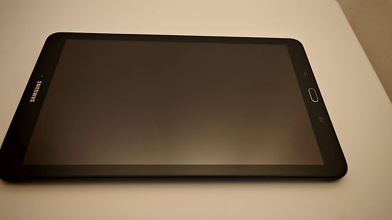 Samsung Tablet auf Tisch
