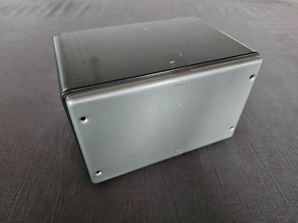 Graues Metallgehäuse