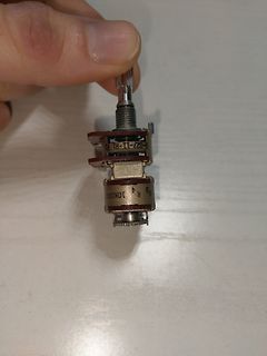 Potentiometer in der Hand