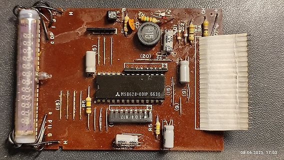 Leiterplatte mit Mikrocontroller und 7-Segment-Anzeige