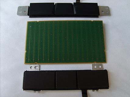 Leiterplatte mit schwarzen Bauteilen