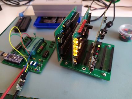 Z50Bus Backplane mit Steckkarten und Mikrocontroller