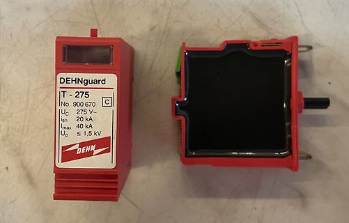 Zwei DEHNguard Überspannungsschutzmodule
