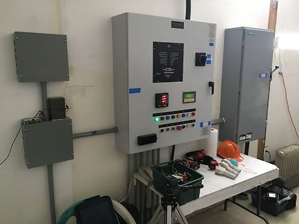 Elektrische Schaltschränke und Werkstattaufbau