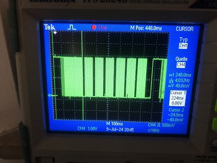 Oszilloskop-Display mit Signalverlauf