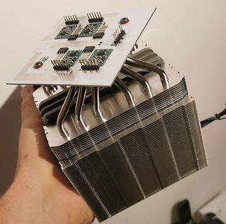 Leiterplatte auf großem Kühlkörper