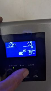 Display eines Ladegeräts oder Wechselrichters