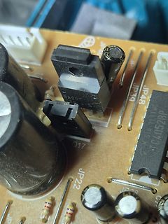 Nahaufnahme einer Leiterplatte mit elektronischen Bauteilen