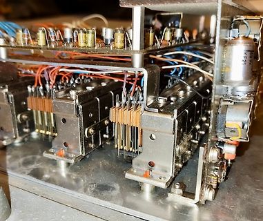 Innenansicht eines alten Funkgeräts oder Radios