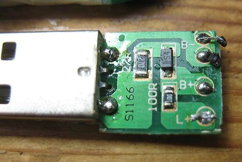 Nahaufnahme einer Leiterplatte eines USB-Sticks