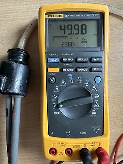 Fluke 187 True RMS Multimeter mit Messwert