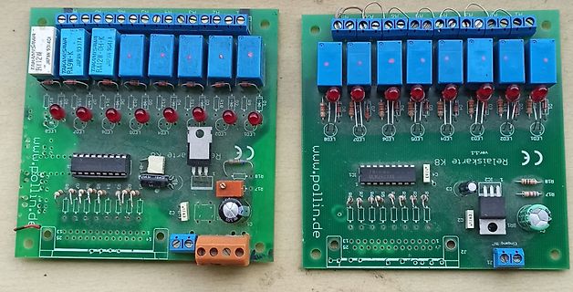 Zwei grüne Leiterplatten mit Relais und LEDs