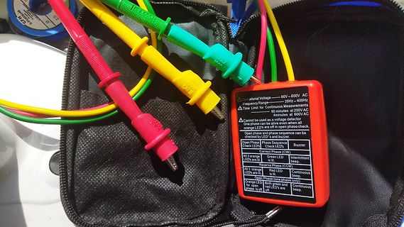 Messleitungen und Bedienungsanleitung eines Phasenprüfers