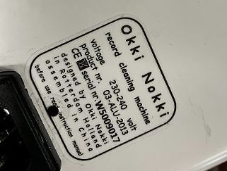 Typenschild einer Okki Nokki Reinigungsmaschine