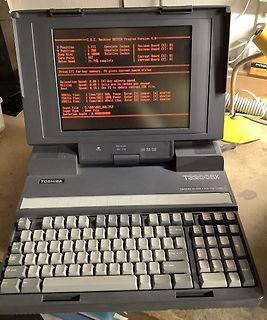 Toshiba T3200SX Laptop mit CNC-Maschinentreiber-Software