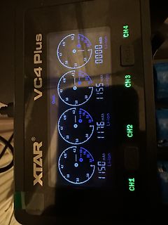 Display eines XTAR VC4 Plus Batterieladegeräts