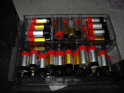 Elektrolytkondensatoren in Kunststoffboxen