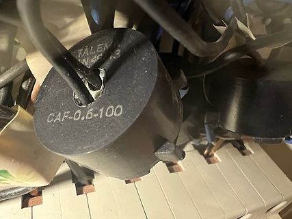 Elektronikbauteil mit Beschriftung