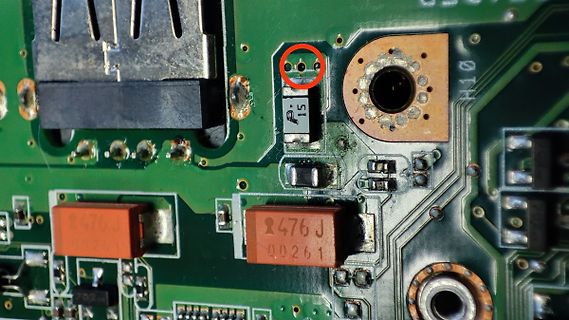 Nahaufnahme einer Leiterplatte mit elektronischen Bauteilen
