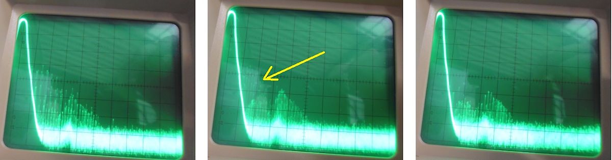 Abfotografierter Oszilloskop-Bildschirm mit Signalverlauf