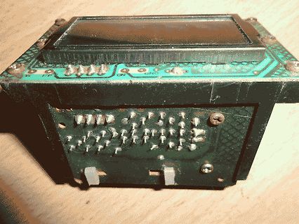 Geöffnete Elektronik mit Display und Platine